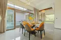 Villa 2 Schlafzimmer 327 m² Phuket, Thailand