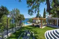 5 bedroom villa 300 m², All countries