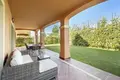 4-Schlafzimmer-Villa 276 m² Estepona, Spanien