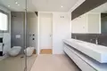 4-Schlafzimmer-Villa 556 m² Malaga, Spanien