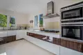 5-Schlafzimmer-Villa 550 m² Marbella, Spanien