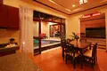 Villa 2 Schlafzimmer 217 m² Phuket, Thailand