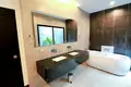 Villa de tres dormitorios 255 m² Phuket, Tailandia