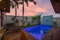 Villa mit 2 Schlafzimmern 90 m² Rawai, Thailand