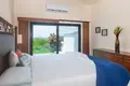 1 bedroom condo 93 m² Roatan, Honduras
