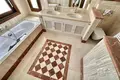 4-Schlafzimmer-Villa 244 m² Estepona, Spanien