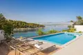 Villa 10 rooms 244 m² Splitska, Croatia