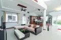 Villa mit 2 Schlafzimmern 300 m² Sakhu, Thailand
