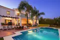 Villa de 4 dormitorios 524 m² Estepona, España