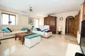 5-Schlafzimmer-Villa 300 m² l Alfas del Pi, Spanien