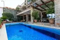 villa de 5 dormitorios 1 500 m² Budva, Montenegro