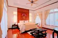 Villa 2 Schlafzimmer 328 m² Phuket, Thailand