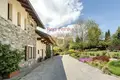 4 bedroom Villa 285 m² Massino Visconti, Italy