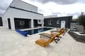 Villa de tres dormitorios 195 m² Vinkuran, Croacia