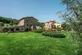 Investment 660 m² in Arezzo, Italy