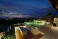 Kompleks mieszkalny Complex of furnished villa with swimming pools and views of the ocean at 200 meters from the beach, Bali, Indonesia