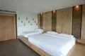Villa de tres dormitorios 678 m² Phuket, Tailandia