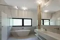 Дом 4 комнаты 260 м² Отвоцкий повят, Польша