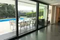 Villa de 4 dormitorios 376 m² Barcelona, Španjolska