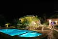 villa de 5 dormitorios 350 m² Pefkochori, Grecia