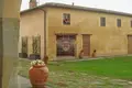 Commercial property 870 m² in Arezzo, Italy