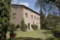 Villa 12 Schlafzimmer 1 000 m² Lucca, Italien