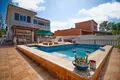 Zamek 4 pokoi 180 m² Santa Ponsa, Hiszpania
