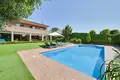 6 bedroom villa 586 m² Teia, Spain