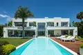 4-Schlafzimmer-Villa 329 m² Marbella, Spanien