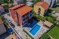 Hotel 460 m² in Kastel Luksic, Croatia