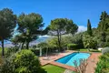 Villa de tres dormitorios 260 m² Francia, Francia