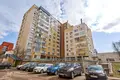Сдаётся просторная 3-комнатная квартира в кирпичном доме.