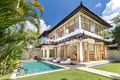 Villa mit 2 Schlafzimmern  Kerobokan Kelod, Indonesien