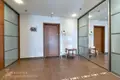 Сдаётся просторная 3-комнатная квартира в кирпичном доме.