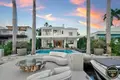 6 room house 650 m² Miami, United States