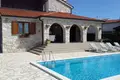 Villa de tres dormitorios 225 m² Vinkuran, Croacia