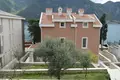 Villa de 4 dormitorios 420 m² Dobrota, Montenegro