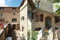 Haus 50 Zimmer 2 517 m² Arezzo, Italien