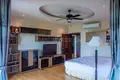 3-Schlafzimmer-Villa 350 m² Phuket, Thailand