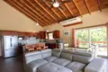 Dom 5 pokojów 242 m² Sandy Bay, Honduras