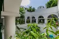 villa de 5 dormitorios 1 400 m² Ban Kata, Tailandia