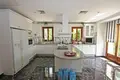 5-Schlafzimmer-Villa 605 m² Marbella, Spanien