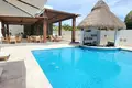 2 bedroom condo 123 m² West Bay, Honduras