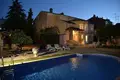 Villa 14 Schlafzimmer 600 m² Stadt Pola, Kroatien