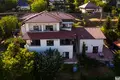 House 10 rooms 325 m² Balatonalmadi, Hungary