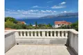 9 room house 450 m² Splitska, Croatia