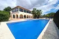 4-Schlafzimmer-Villa 550 m² lAlfas del Pi, Spanien