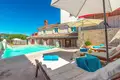 Hotel 597 m² Umag, Kroatien
