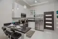 2 bedroom condo 6 667 m² West Bay, Honduras