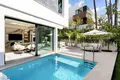 Stadthaus 4 Schlafzimmer 609 m² Marbella, Spanien